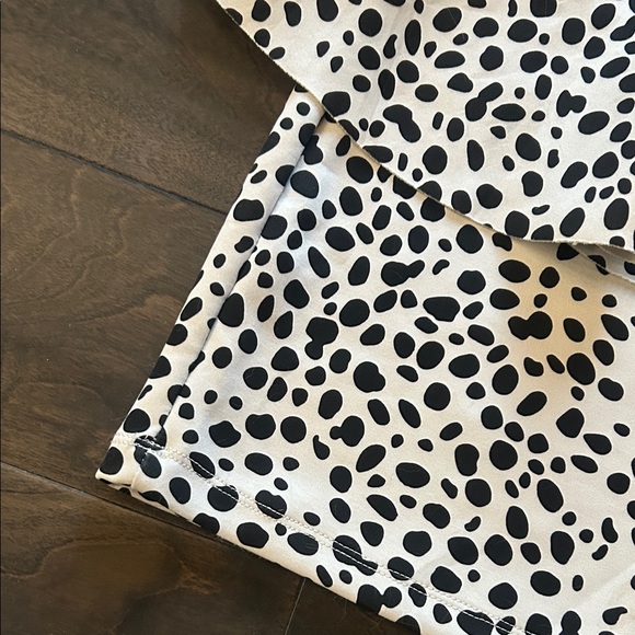 Ardene (M) Black & White unique polka dot leopard stretchy Asymmetrical Skirt! - Picture 4 of 5